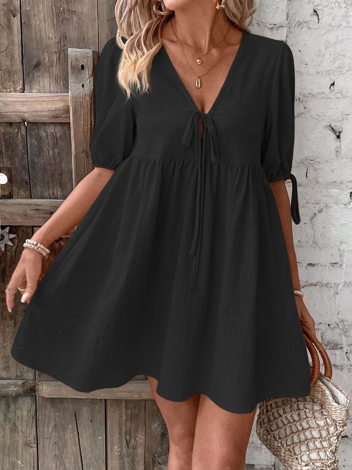 2026 European and American cross-border elegant loose woven deep V-neck design sense chest lace-up A-swing dress