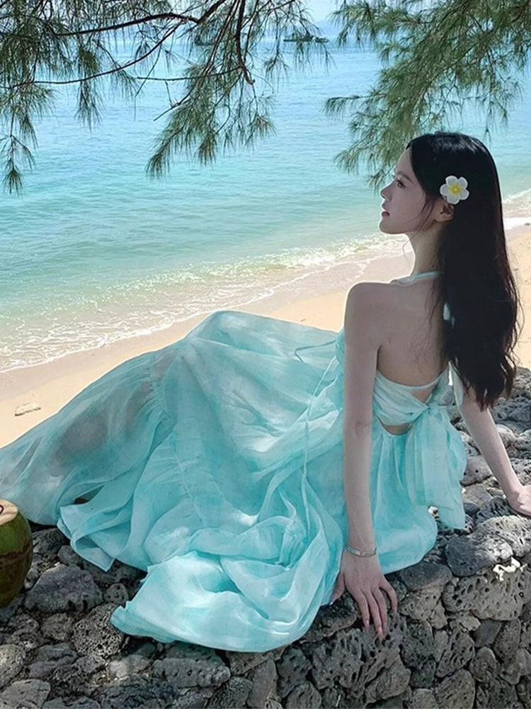 Mint Mambo seaside resort atmosphere, beach skirt design, halterneck dress, fairy temperament, large swing skirt