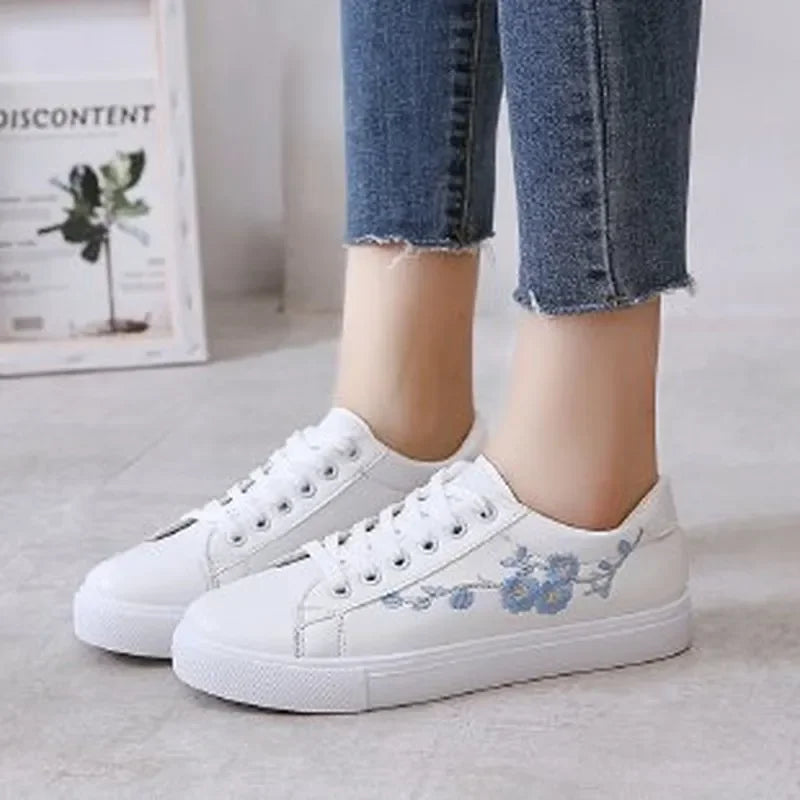Women Sneakers Running Spring Autumn Fashion White Breathable Embroidered Flower Lace-Up Casual Sneakers Zapatos De Mujer