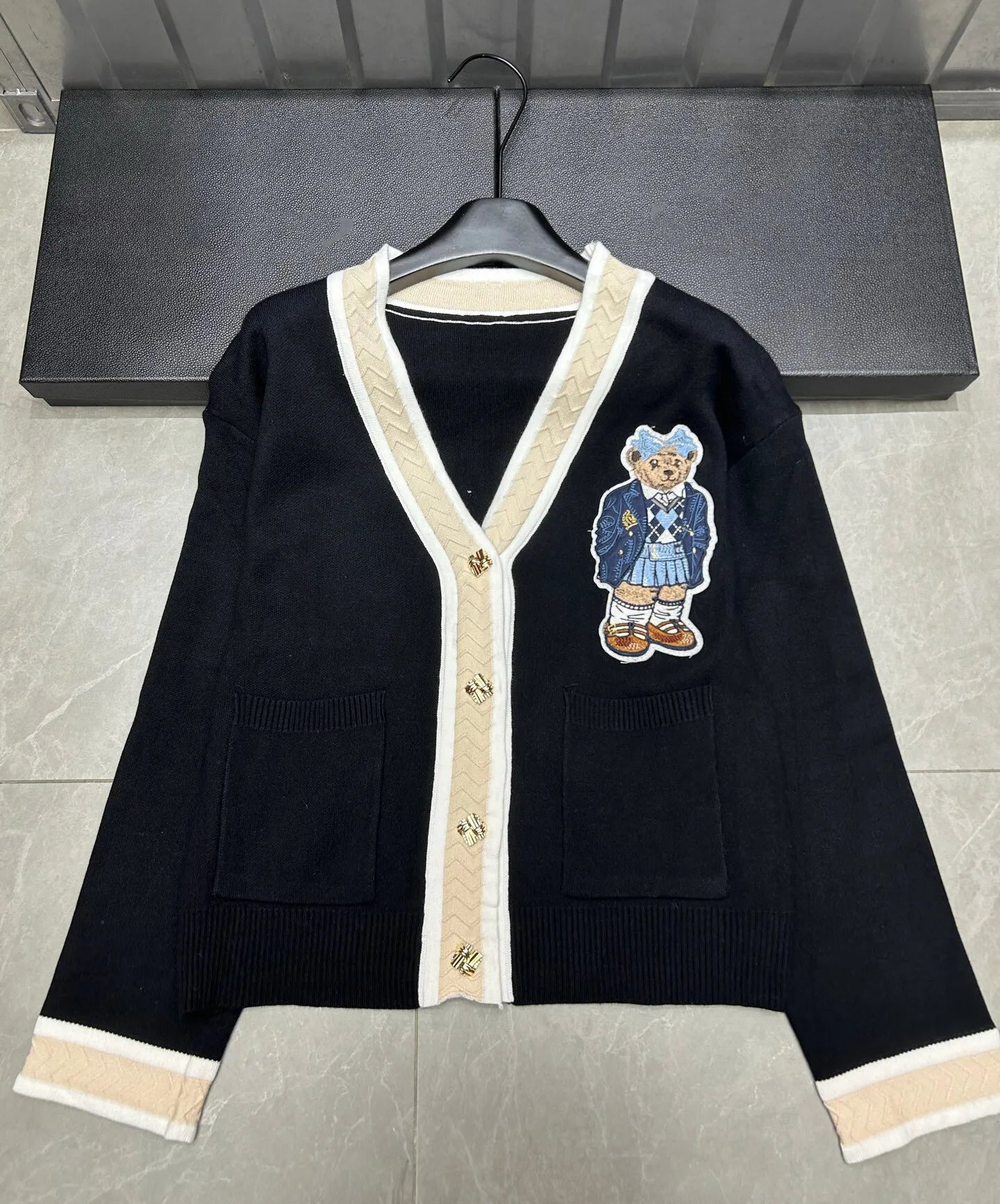 High Quality Light Luxury French Bear Embroidered Knitted Cardigan For Women New Fashion Casual Loose Sweater Coats Pulls Femmes