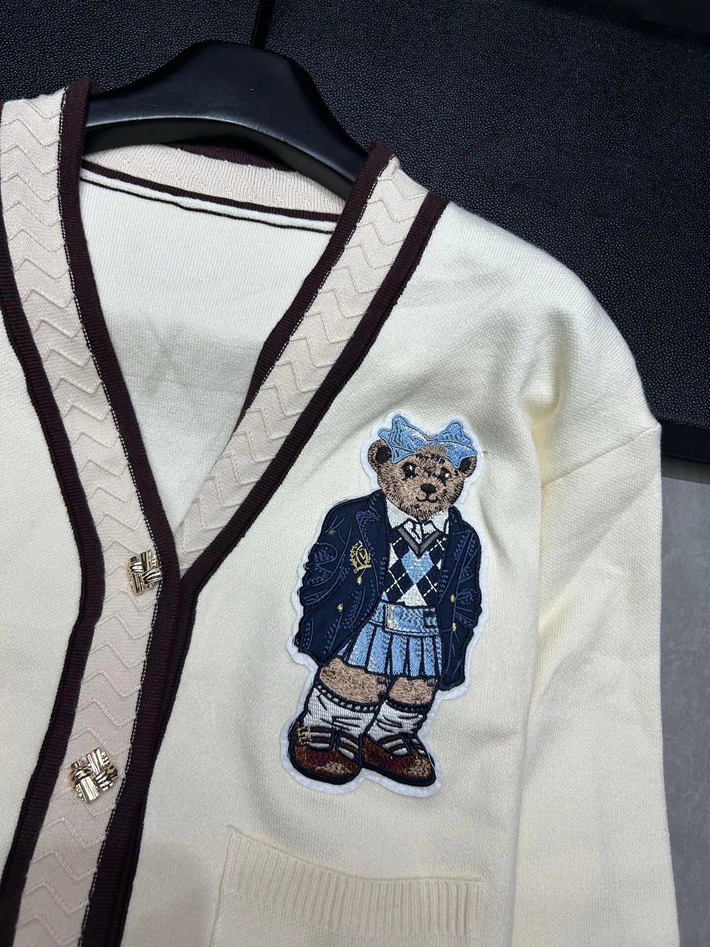 High Quality Light Luxury French Bear Embroidered Knitted Cardigan For Women New Fashion Casual Loose Sweater Coats Pulls Femmes