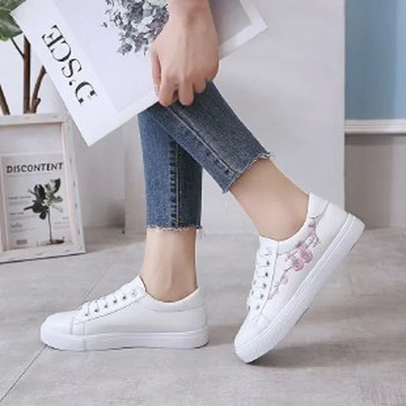 Women Sneakers Running Spring Autumn Fashion White Breathable Embroidered Flower Lace-Up Casual Sneakers Zapatos De Mujer