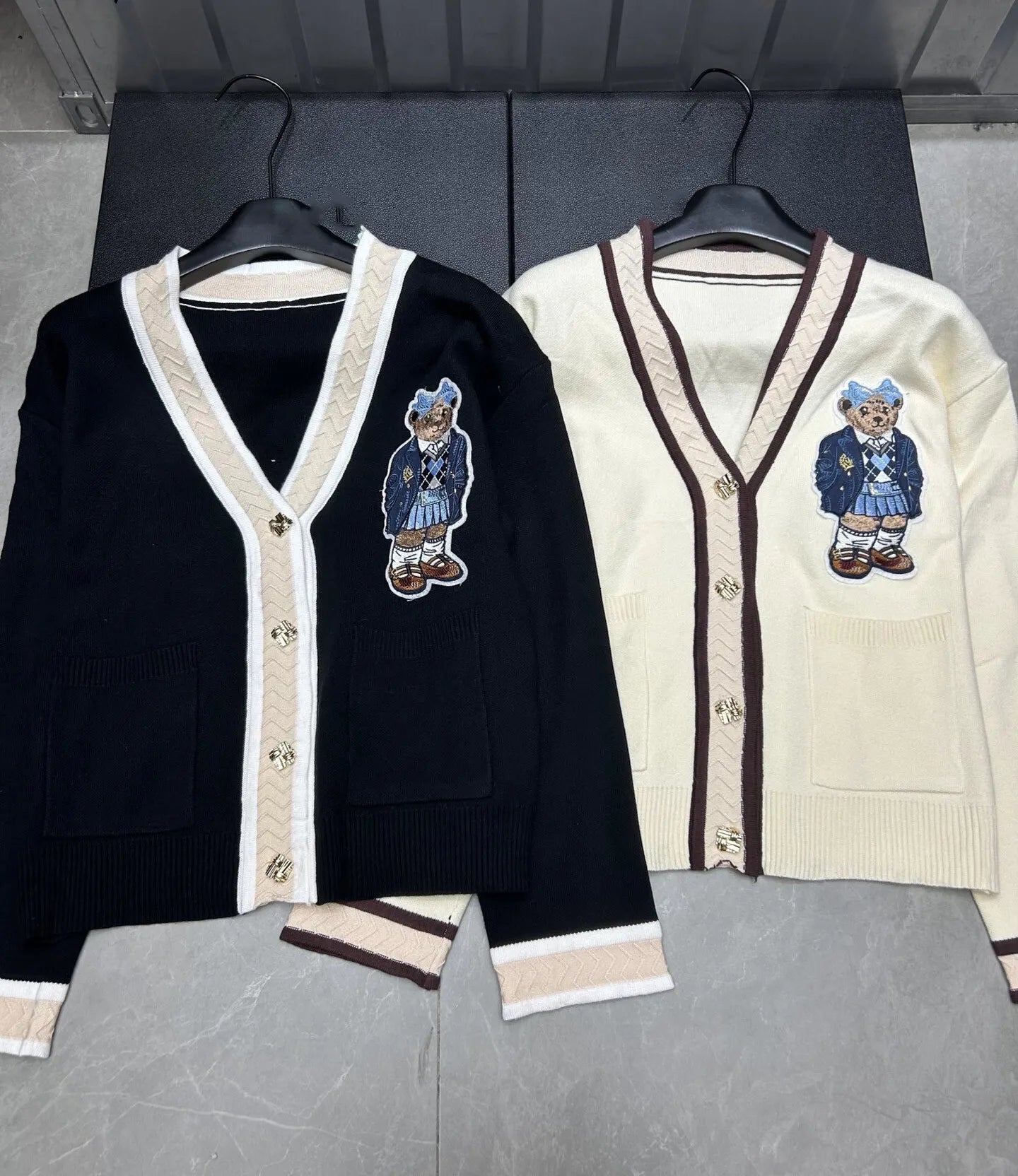 High Quality Light Luxury French Bear Embroidered Knitted Cardigan For Women New Fashion Casual Loose Sweater Coats Pulls Femmes