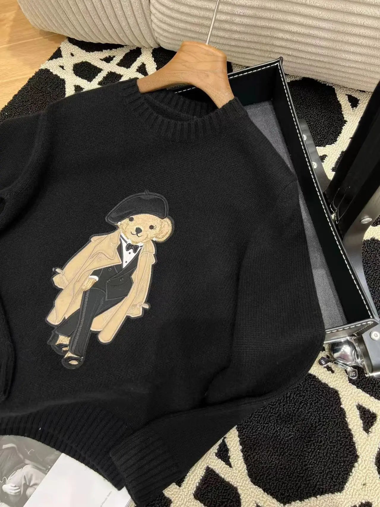 European Style Luxury Brand Loose O-Neck Bear Pullover Tops Knitwear Woman Long Sleeve T-shirt Ladies Wool Knitted Sweater Tops