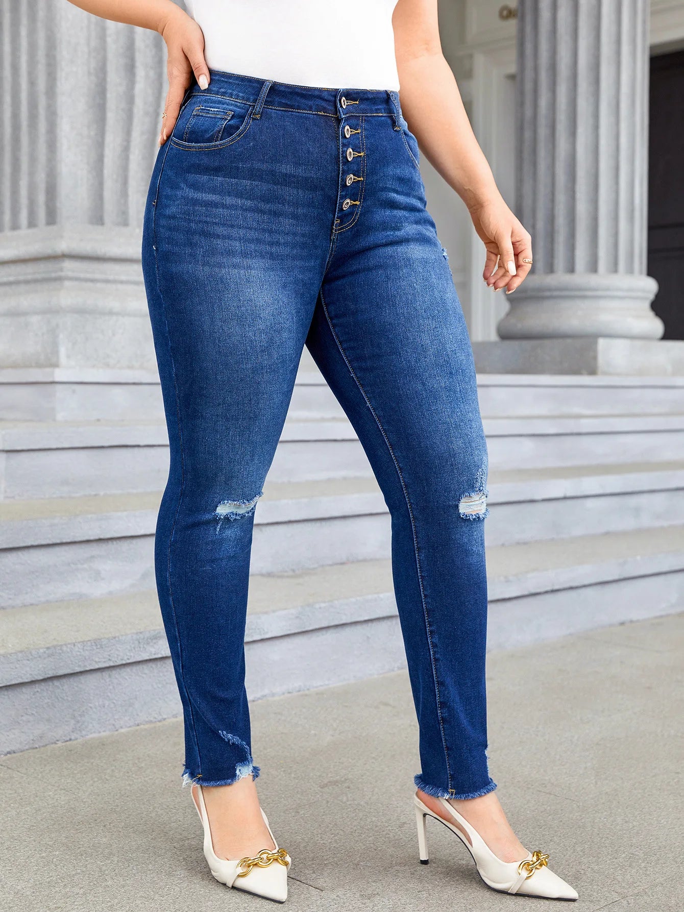 Plus-size women's skinny jeans, high-elasticity, button-down, ripped, frayed hem, American sexy plus-size jeans.